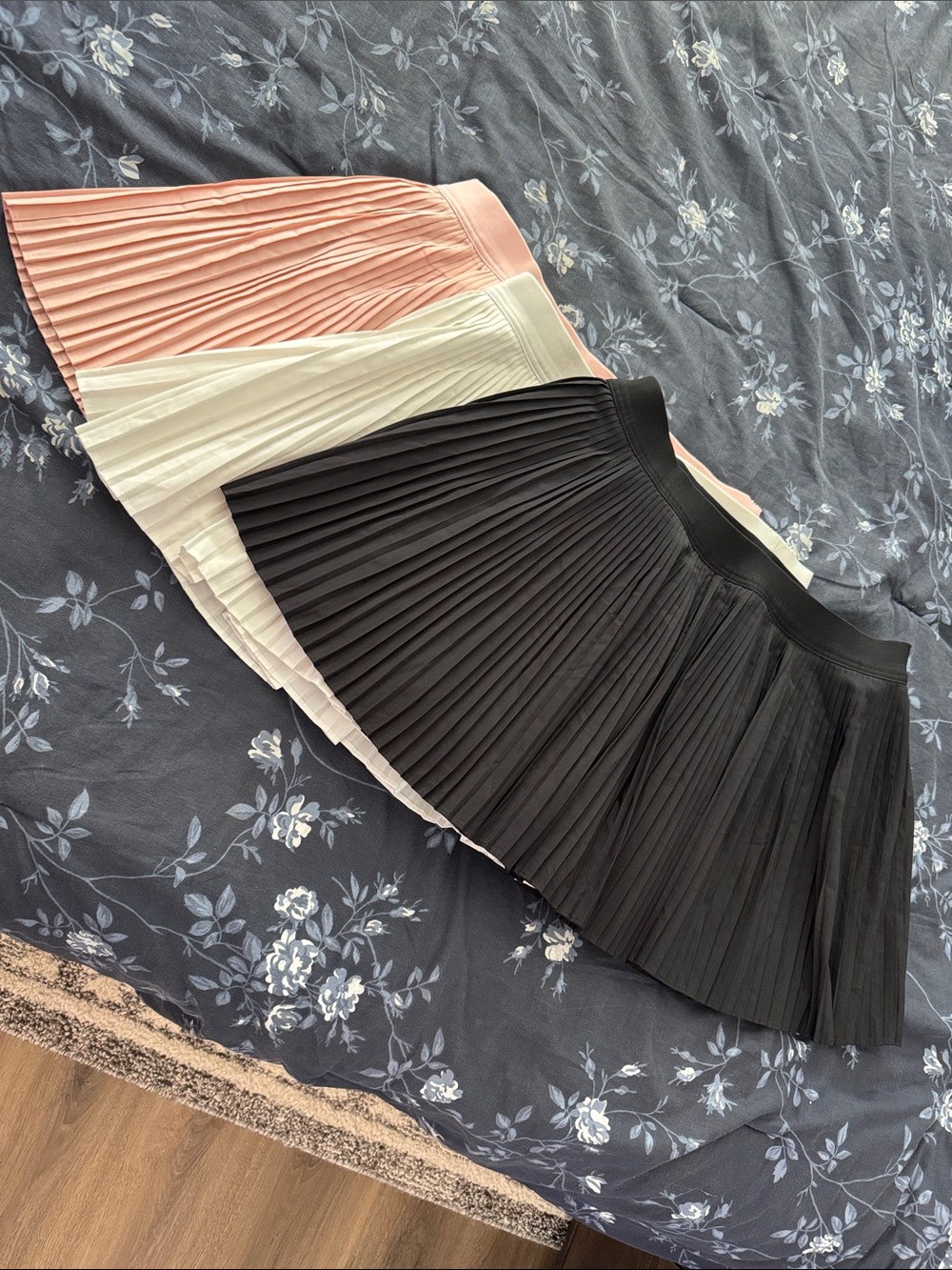 3 Old Navy Women’s Pleated A-Line Skorts - Black, Cream & Blush XL